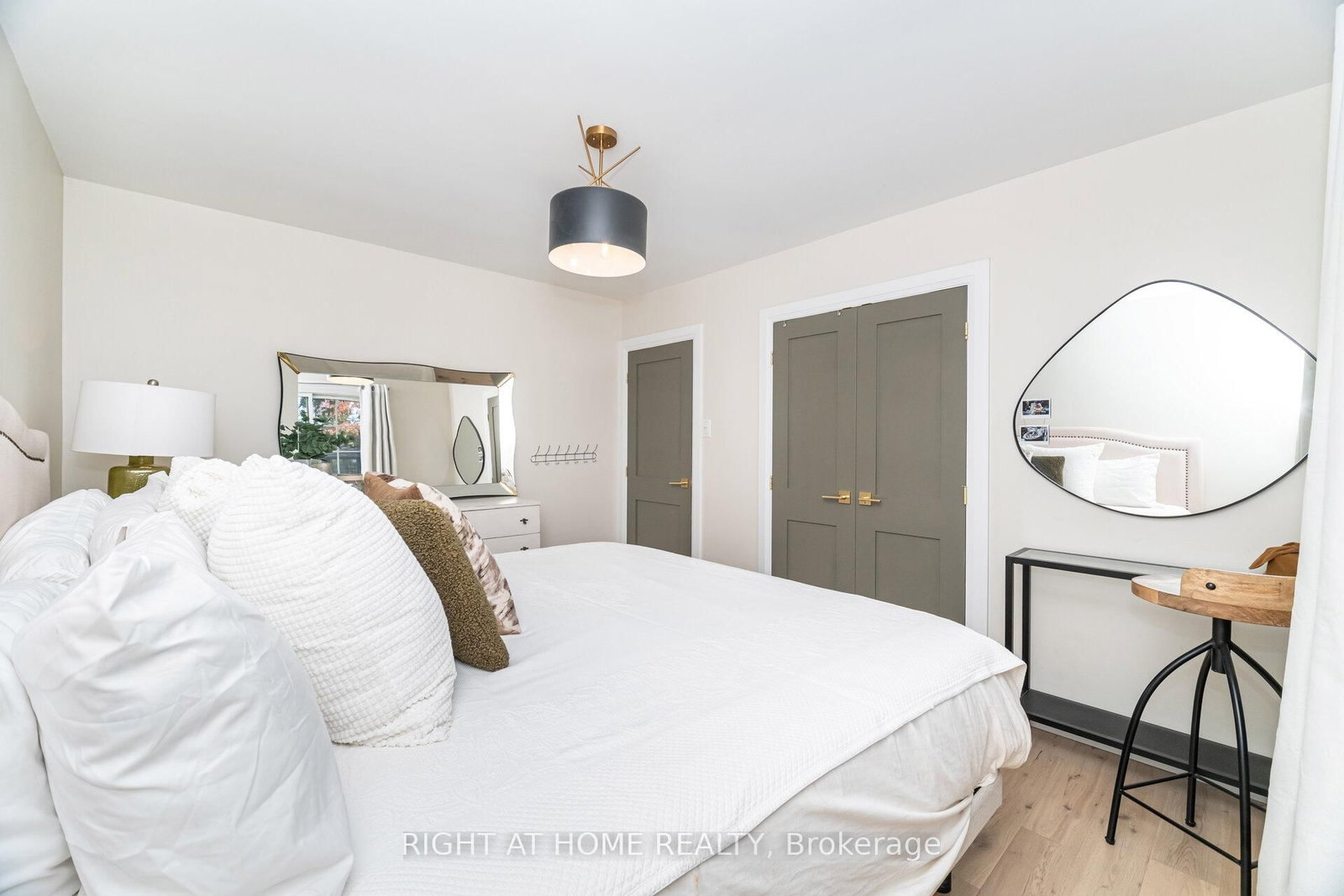 Detached House for sale at 5188 Cherryhill Crescent, Burlington, Ontario, L7L 4C4 - Appleby - MLS: W12723412