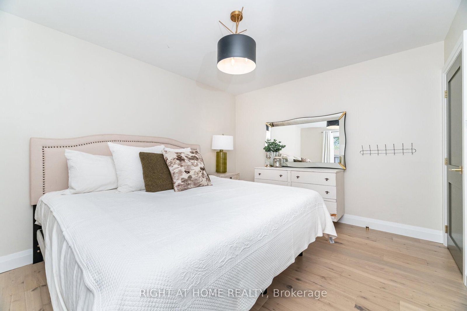 Detached House for sale at 5188 Cherryhill Crescent, Burlington, Ontario, L7L 4C4 - Appleby - MLS: W12723412