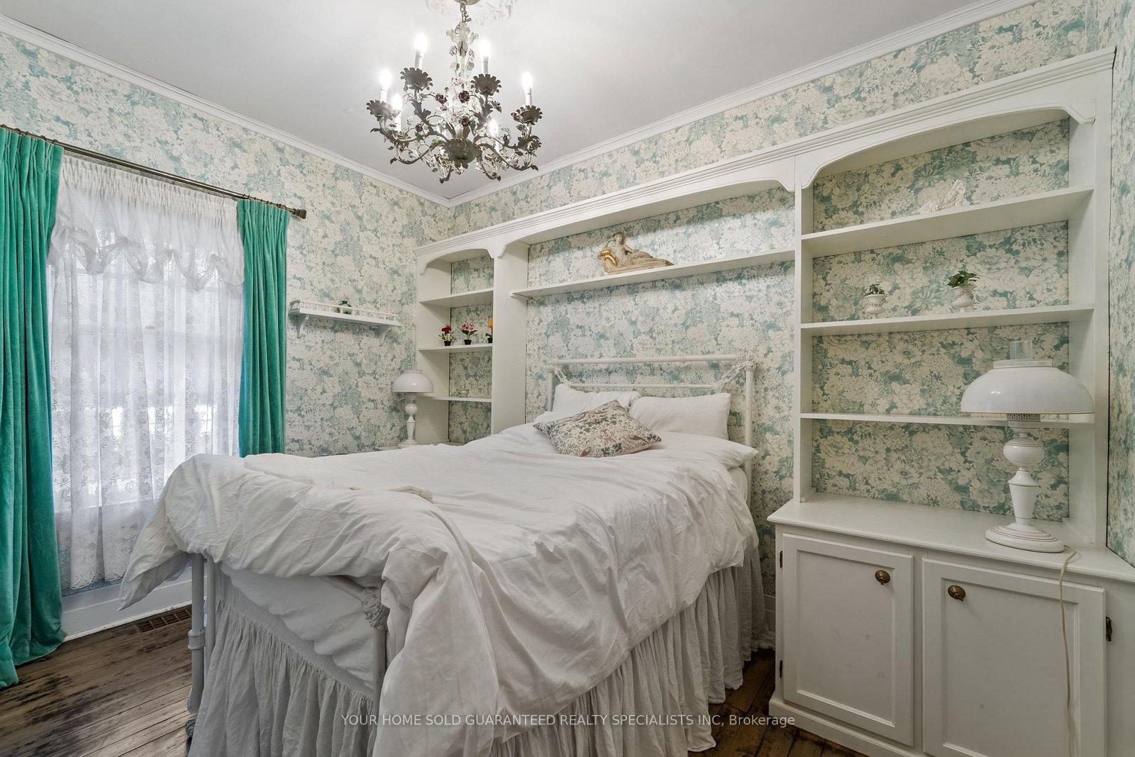 Detached House for sale at 227 Green Street, Burlington, Ontario, L7R 0B1 - Brant - MLS: W12723752