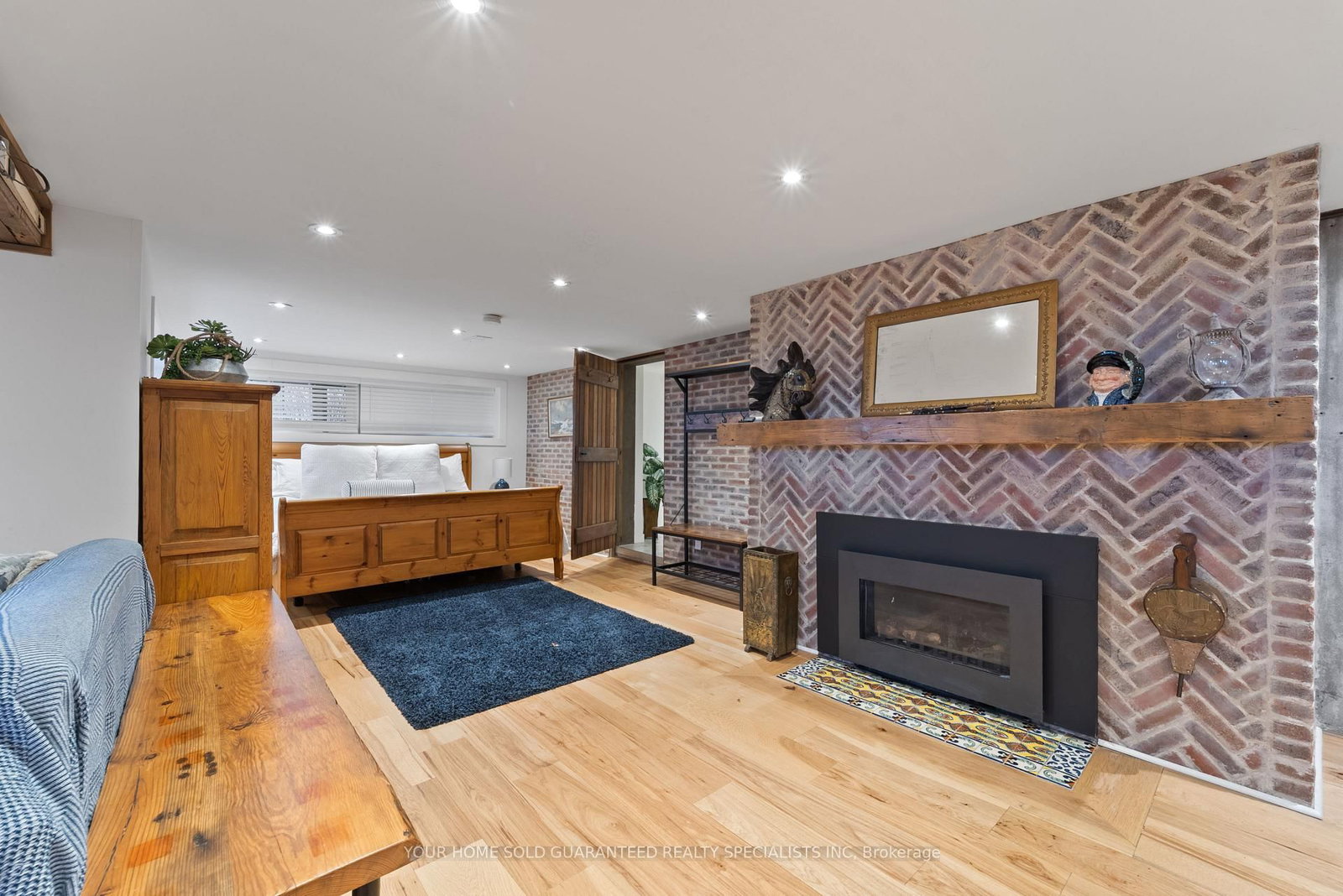 Detached House for sale at 227 Green Street, Burlington, Ontario, L7R 0B1 - Brant - MLS: W12723752