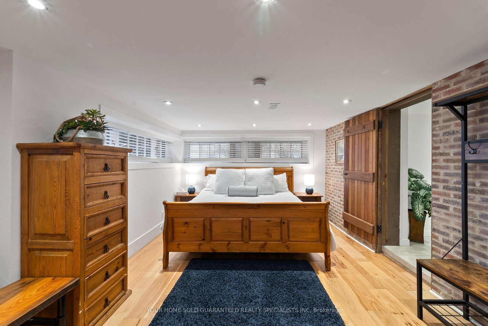 Detached House for sale at 227 Green Street, Burlington, Ontario, L7R 0B1 - Brant - MLS: W12723752