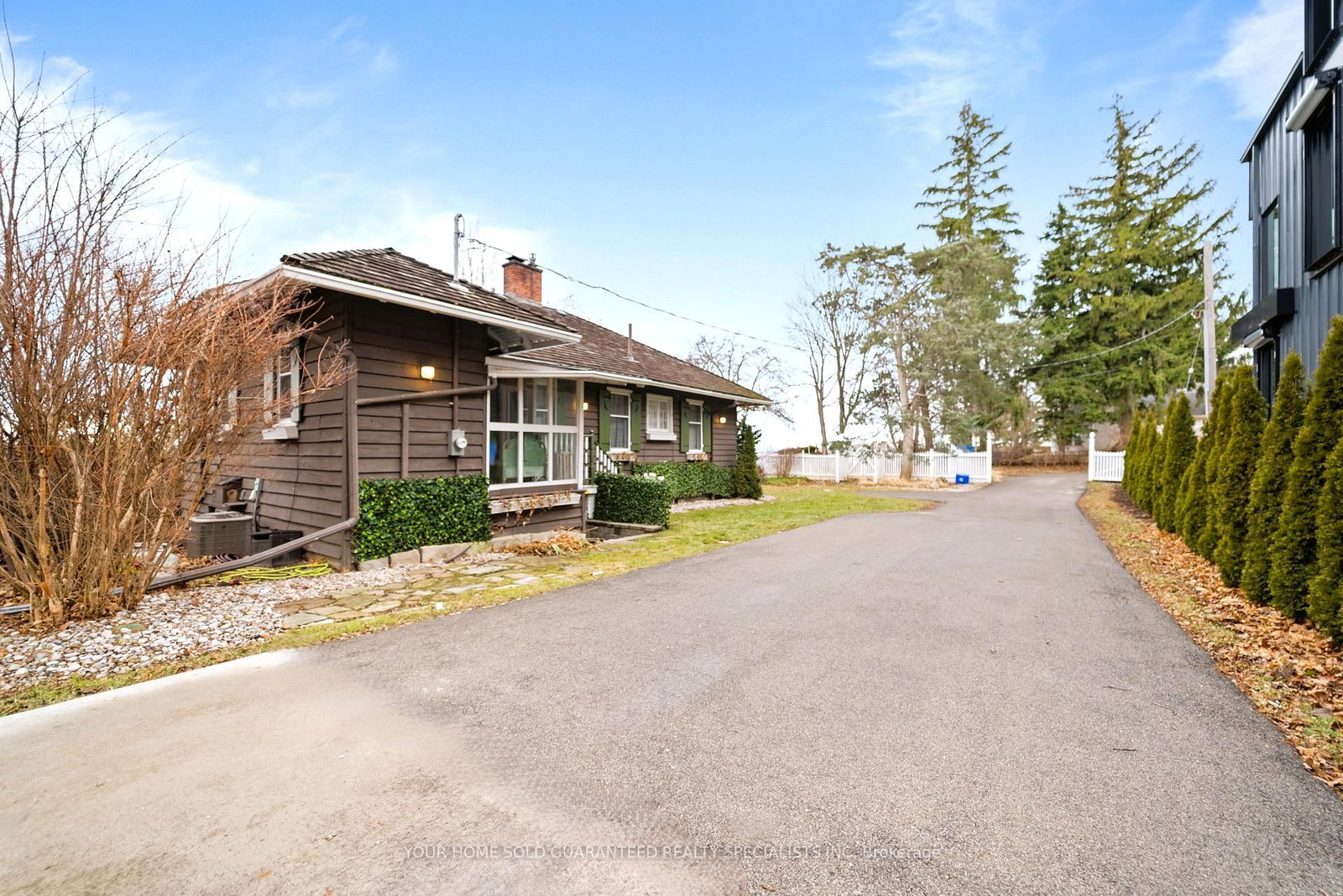 Detached House for sale at 227 Green Street, Burlington, Ontario, L7R 0B1 - Brant - MLS: W12723752