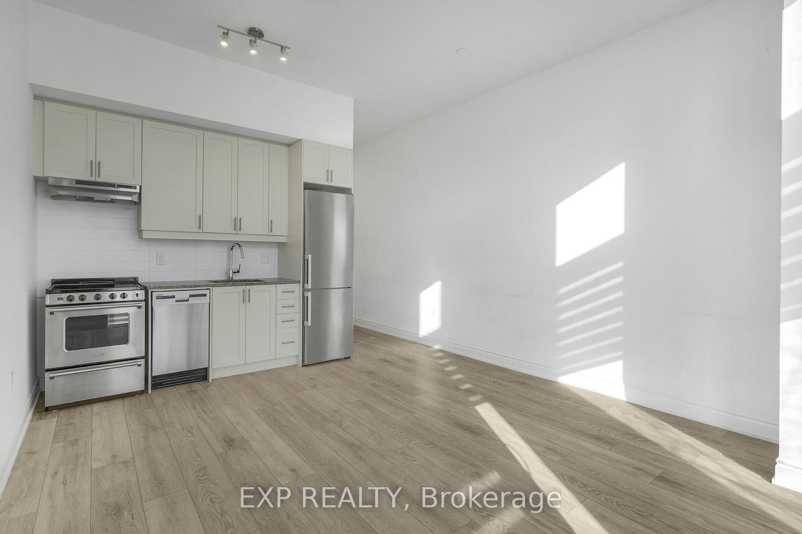 Condo for sale at 112-1050 Main Street, Milton, Ontario, L9T 9M3 - Dempsey - MLS: W12724412