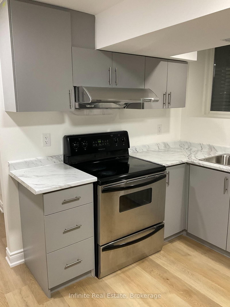 78 Starhill Cres, Brampton, L6R 2W1 | Image 2