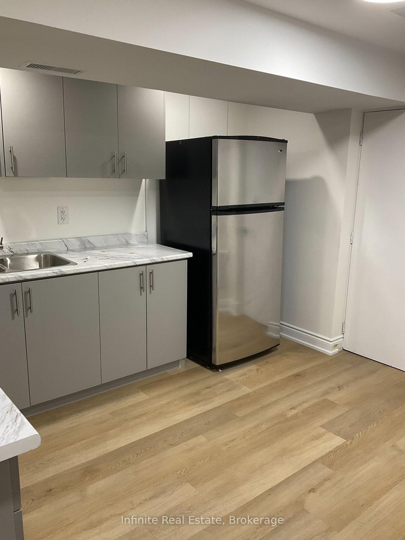 78 Starhill Cres, Brampton, L6R 2W1 | Image 3