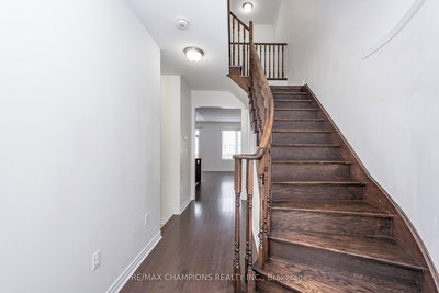 64 Pennycross Crescent, Brampton, Ontario image-0-4