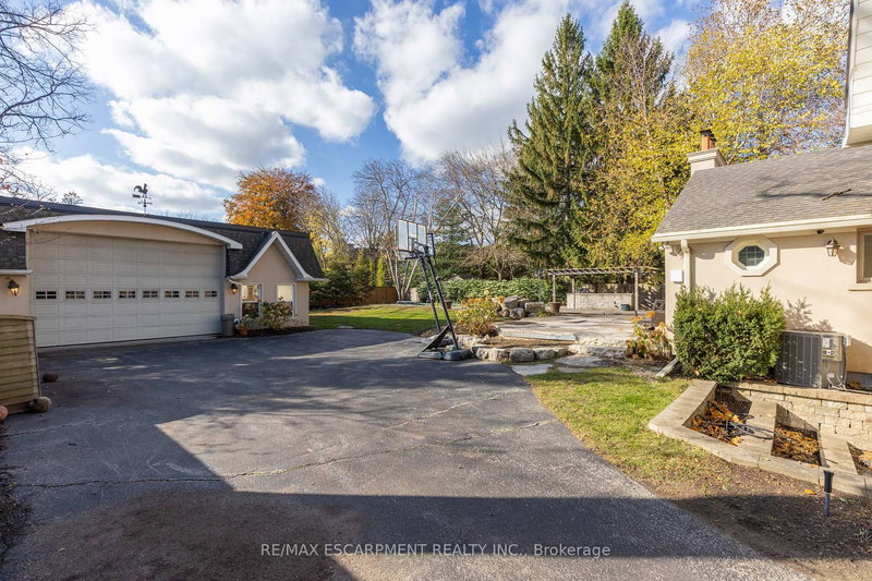 184 Chartwell Rd, Oakville, L6J 3Z8 | Image 3