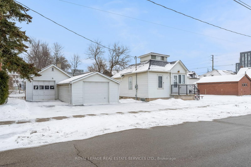 2386 Sovereign St, Oakville, L6L 1L8 | Image 2