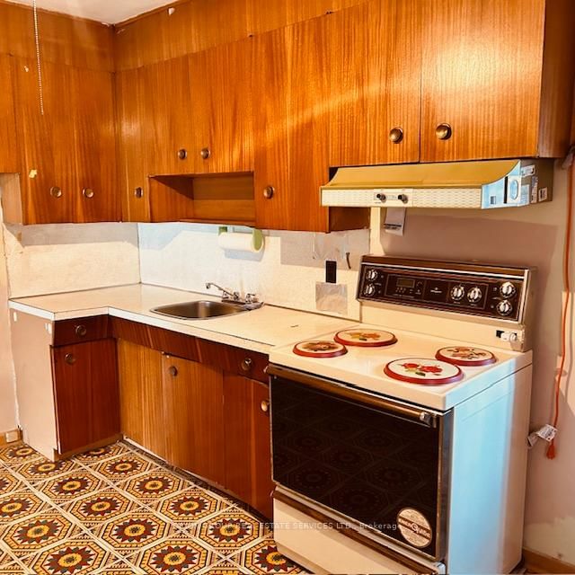 279 Mcroberts Ave, Toronto, M6E 4P8 | Image 3