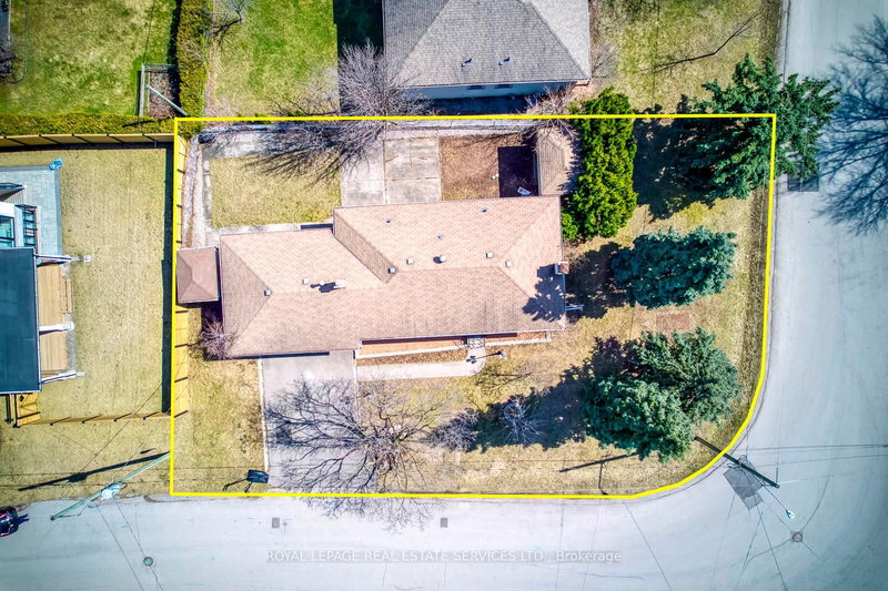 577 Trudale Crt, Oakville, L6L 4H2 | Image 2