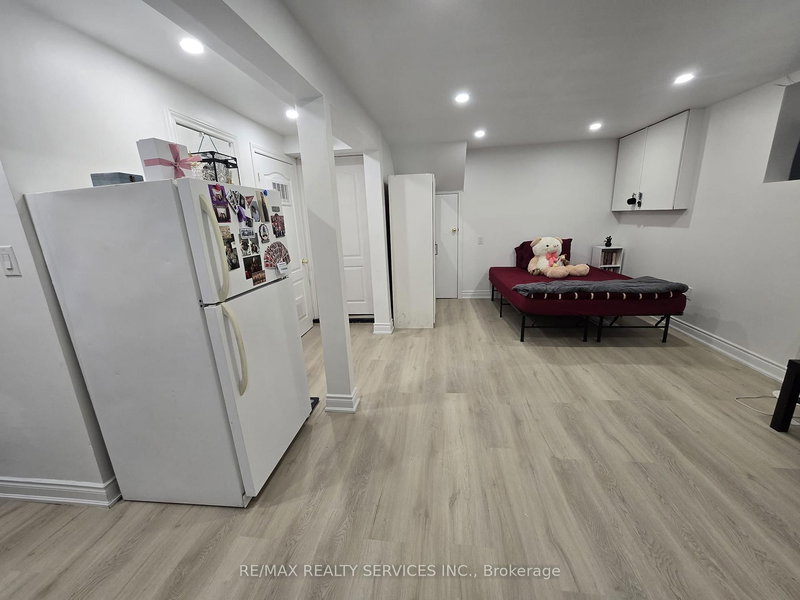 9 Bruce Beer Dr, Brampton, L6V 2W7 | Image 3