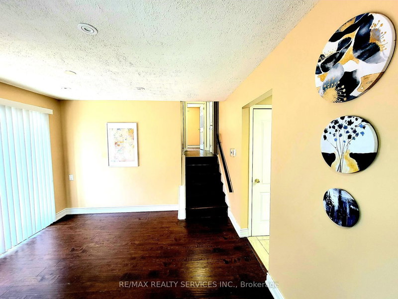 9 Bruce Beer Dr, Brampton, L6V 2W7 | Image 2