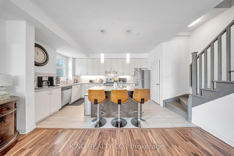 10 - 2212 Bromsgrove Rd, Mississauga, L5J 1L4 | Image 2