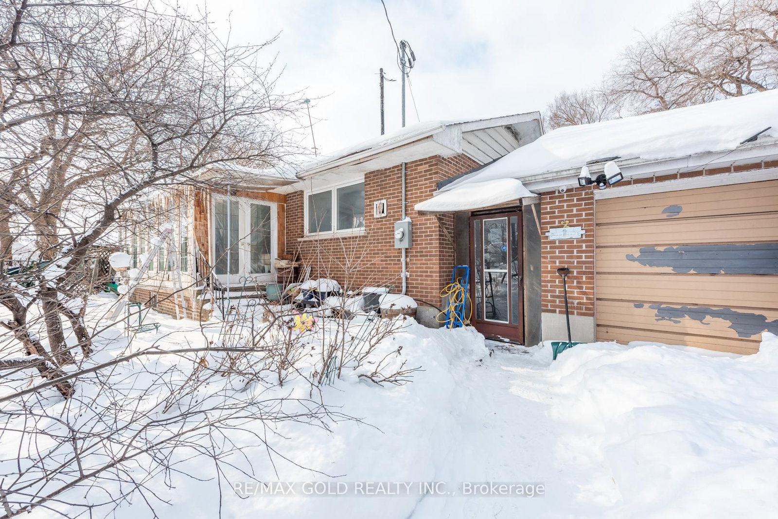 Detached House for sale at 3 Harrow Street, Mississauga, Ontario, L4T 1J2 - Malton - MLS: W12727754