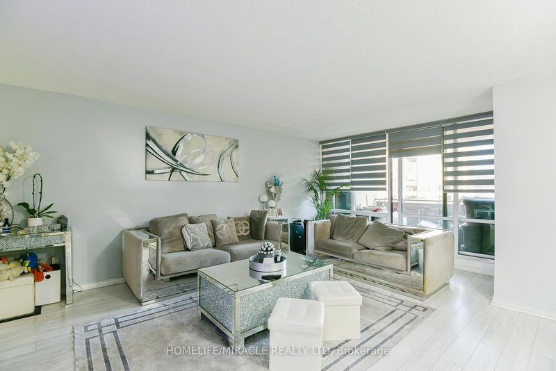 903 - 714 The West Mall Rd, Toronto, M9C 4X1 | Image 2