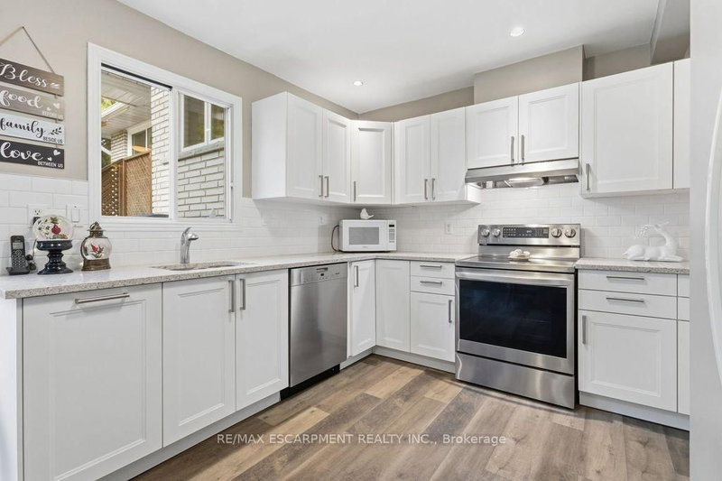 5119 Cherryhill Cres, Burlington, L7L 4B8 | Image 2