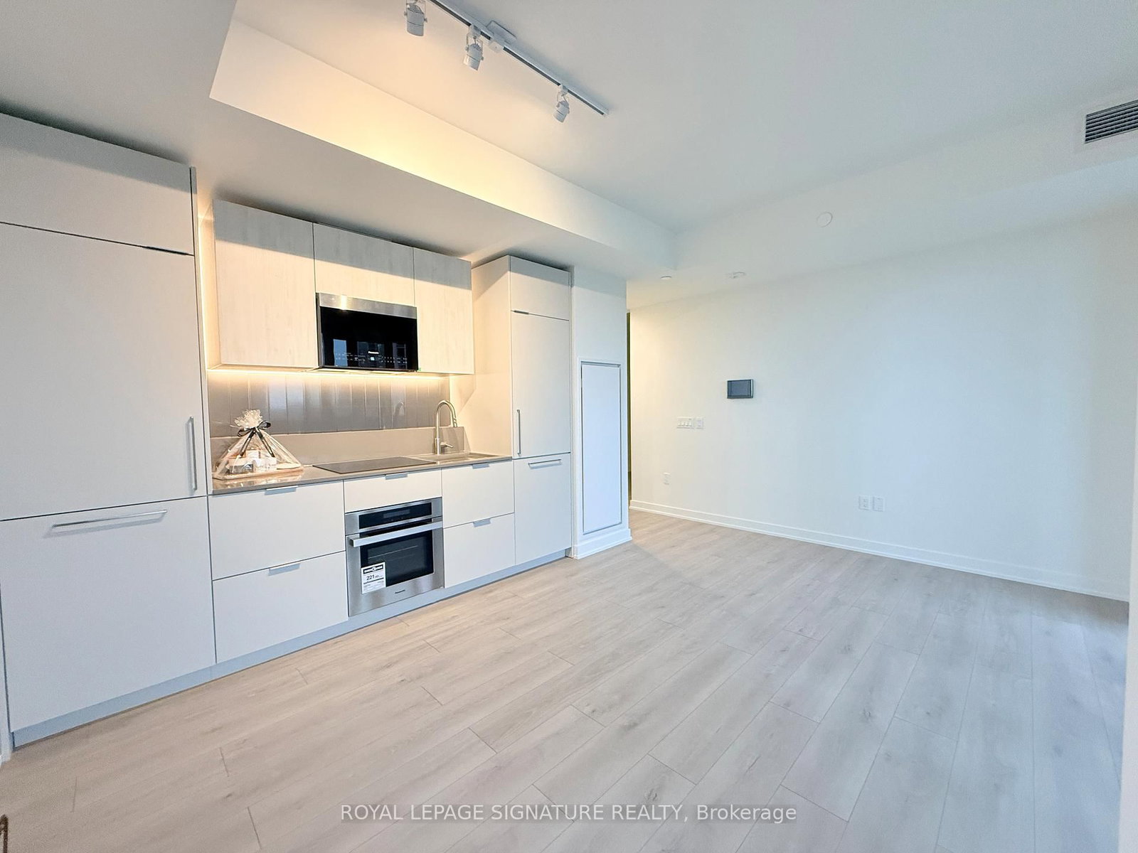 1 Fairview Road E, Unit 405 - Photo 10