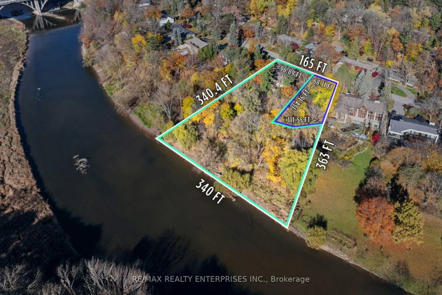 1520 Pinetree Crescent