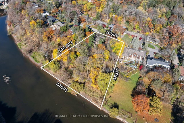 1520 Pinetree Crescent