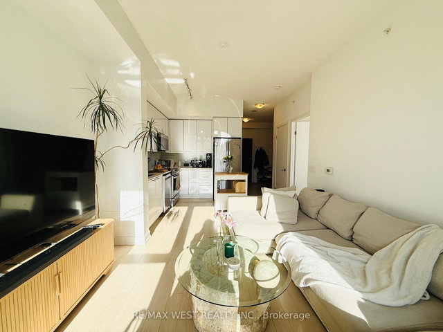 308 - 10 Park Lawn Road