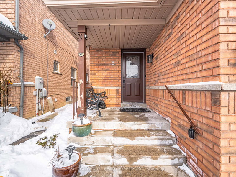 45 Ridgefield Crt, Brampton, L6P 1B4 | Image 3