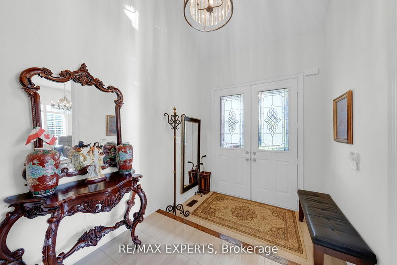 10 Falkland Rd, Brampton, L6P 4C3 | Image 3