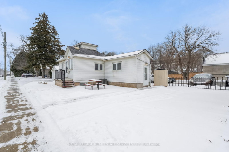 2386 Sovereign St, Oakville, L6L 1L8 | Image 3