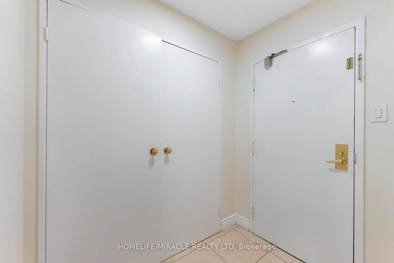 202 - 3700 Kaneff Cres, Mississauga, L5A 4B8 | Image 2