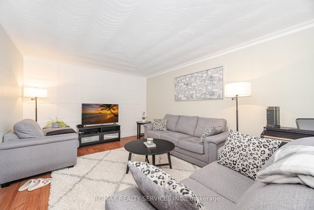 234 Elizabeth Street S