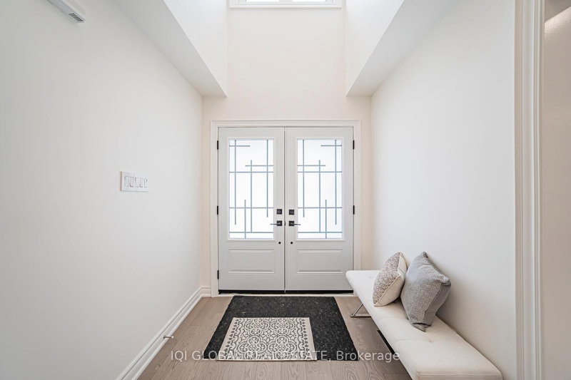 2211 Rockingham Dr, Oakville, L6H 6E8 | Image 3