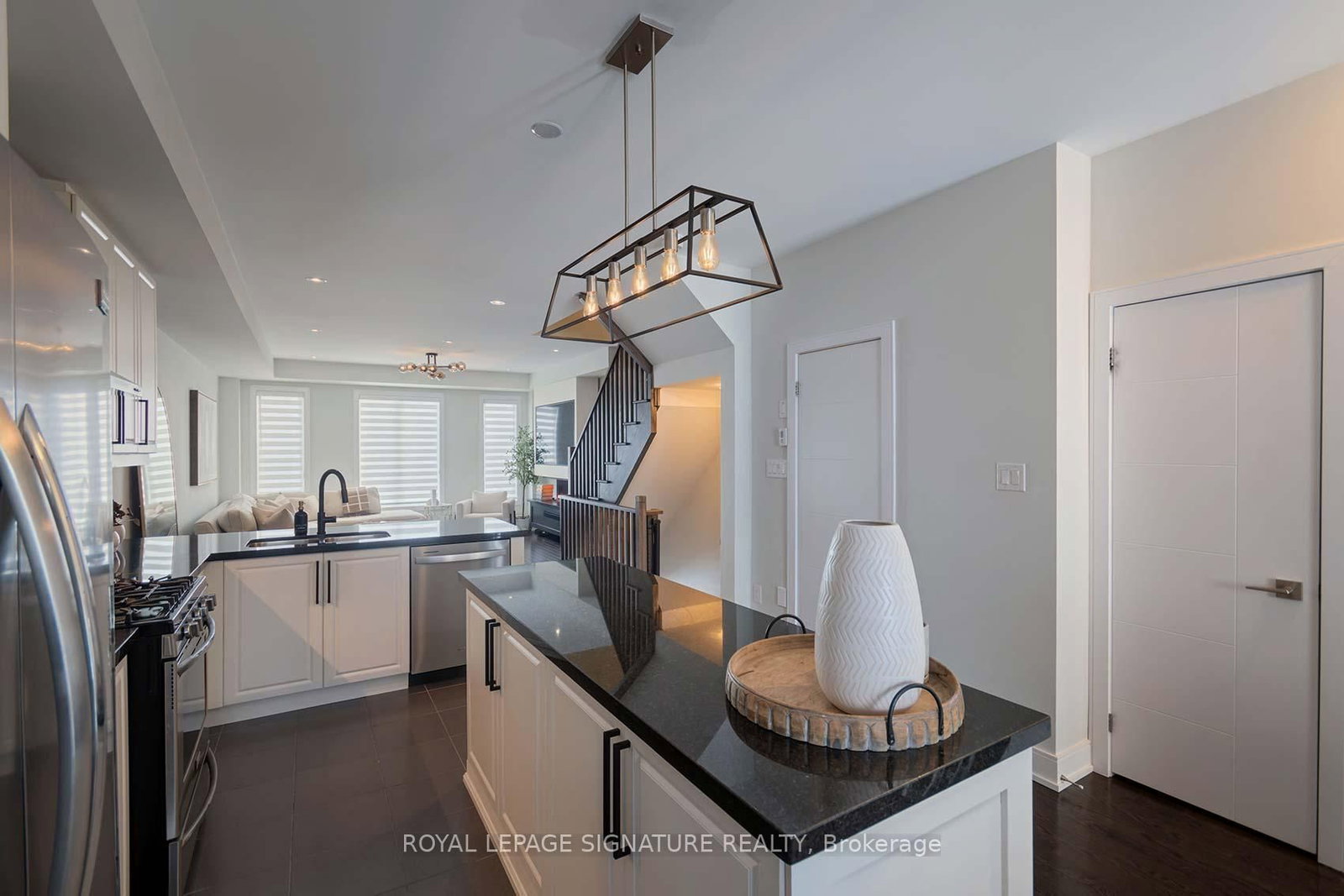 Townhouse sold at 1149 Beachcomber Road, Mississauga, Ontario, L5G 0B4 - Lakeview - MLS: W12735228