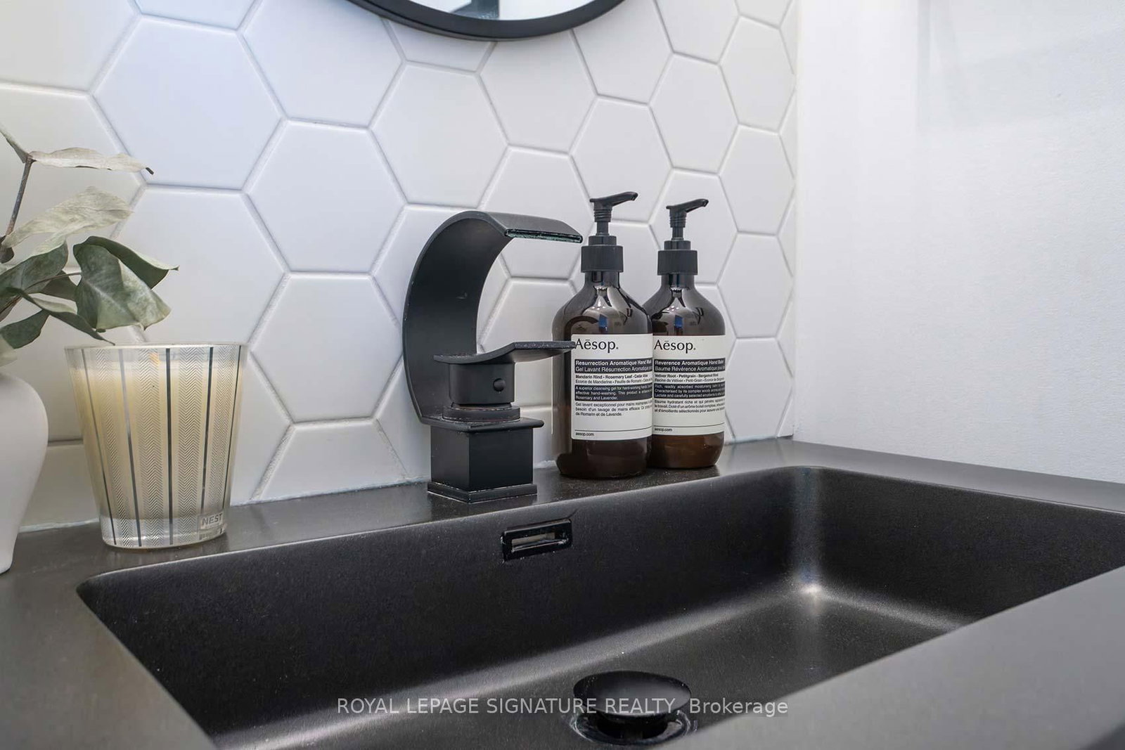 Townhouse sold at 1149 Beachcomber Road, Mississauga, Ontario, L5G 0B4 - Lakeview - MLS: W12735228