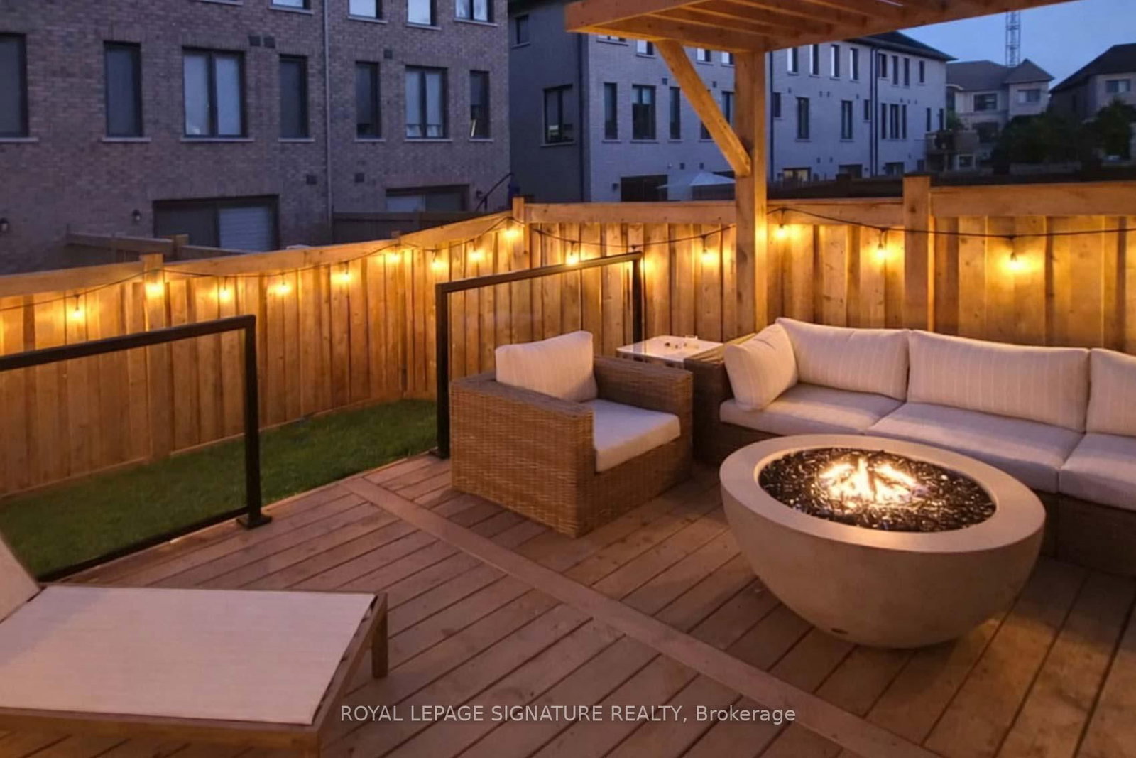 Townhouse sold at 1149 Beachcomber Road, Mississauga, Ontario, L5G 0B4 - Lakeview - MLS: W12735228