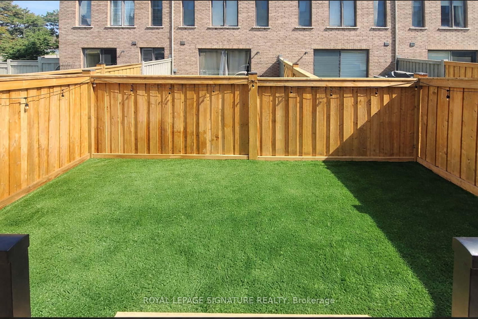 Townhouse sold at 1149 Beachcomber Road, Mississauga, Ontario, L5G 0B4 - Lakeview - MLS: W12735228