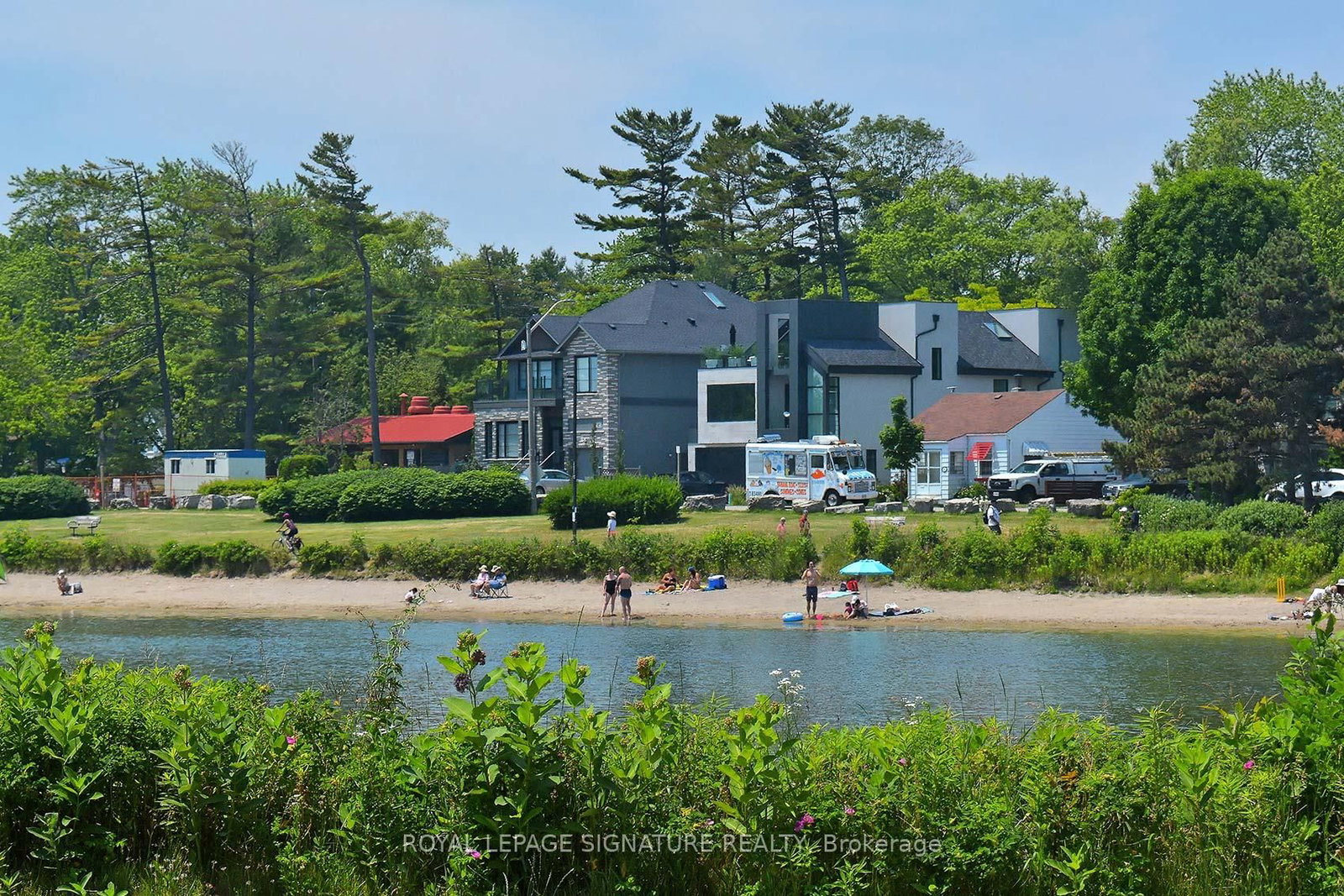 Townhouse sold at 1149 Beachcomber Road, Mississauga, Ontario, L5G 0B4 - Lakeview - MLS: W12735228