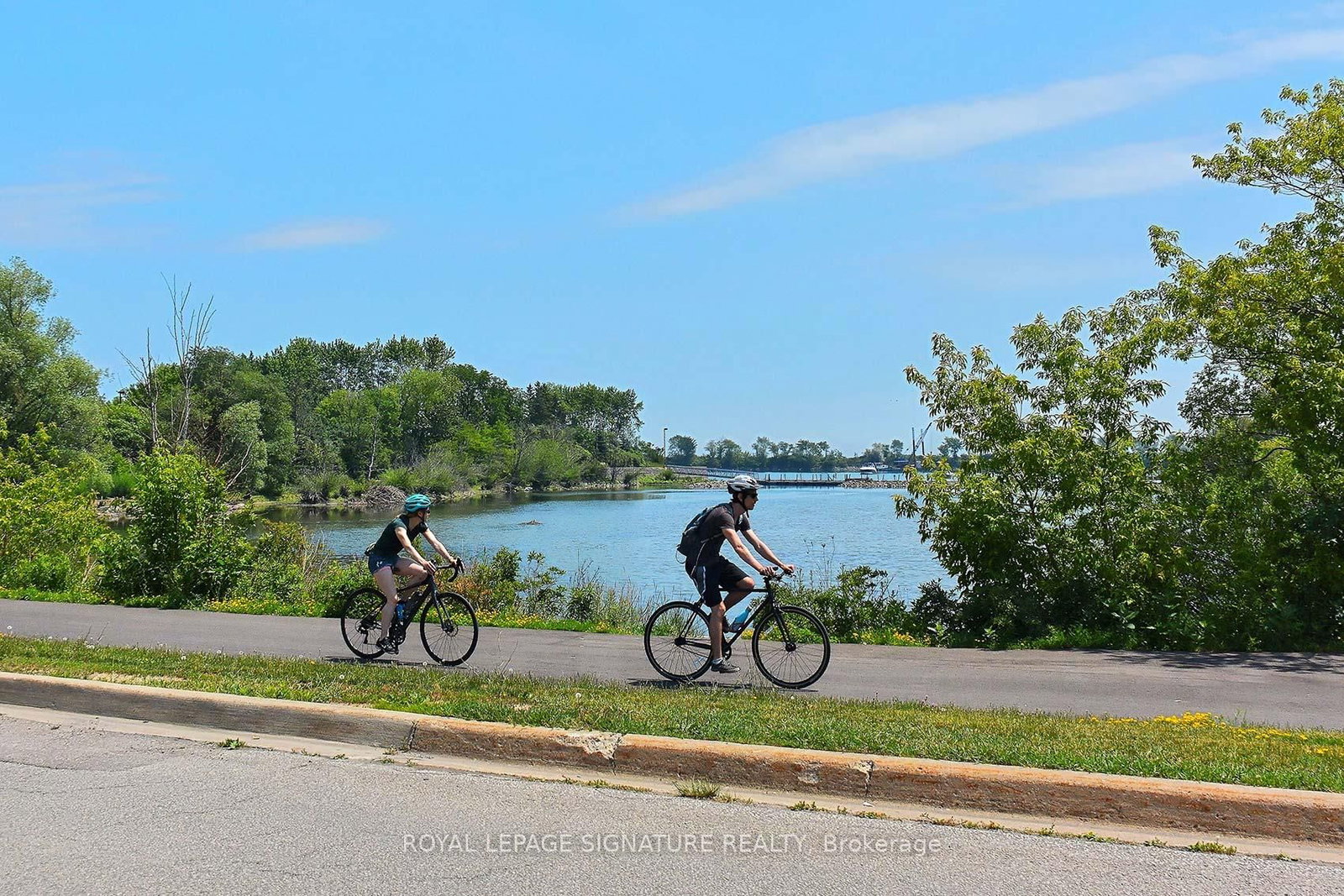 Townhouse sold at 1149 Beachcomber Road, Mississauga, Ontario, L5G 0B4 - Lakeview - MLS: W12735228