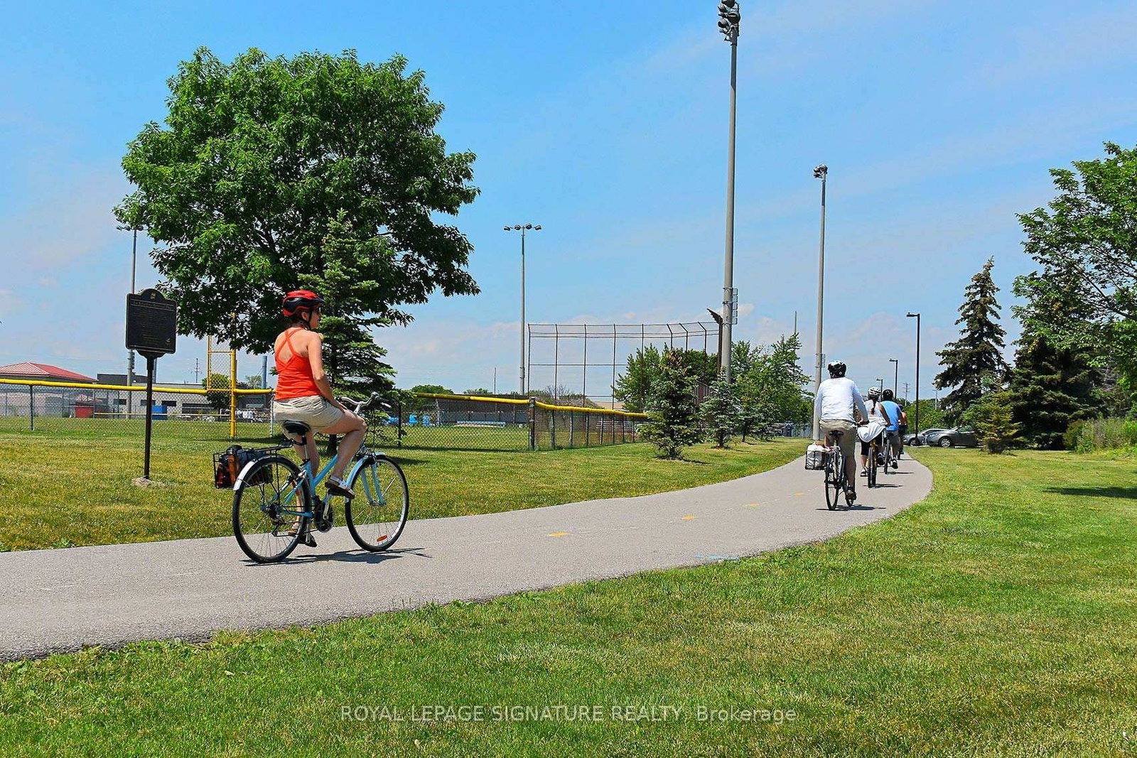 Townhouse sold at 1149 Beachcomber Road, Mississauga, Ontario, L5G 0B4 - Lakeview - MLS: W12735228