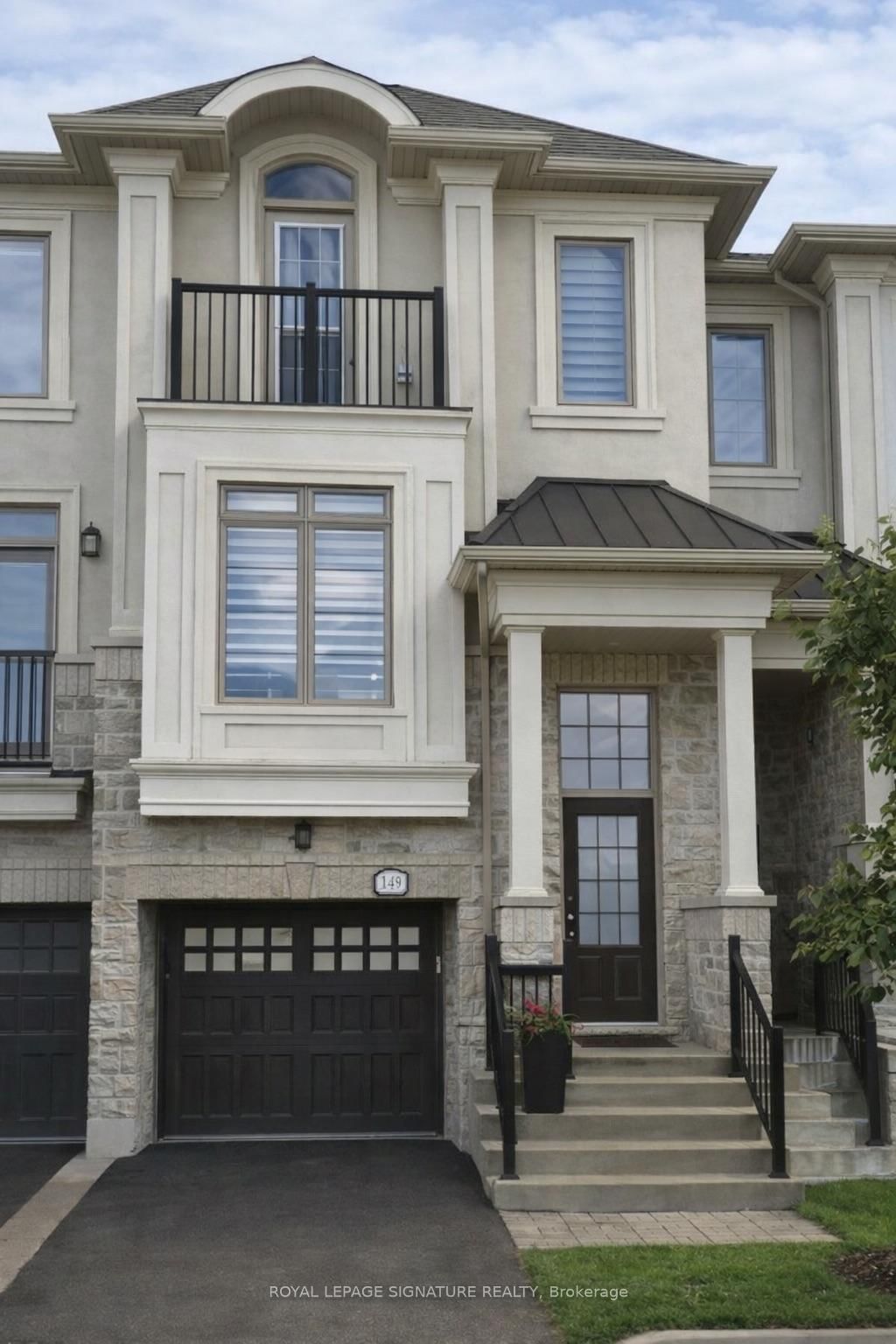 Townhouse sold at 1149 Beachcomber Road, Mississauga, Ontario, L5G 0B4 - Lakeview - MLS: W12735228