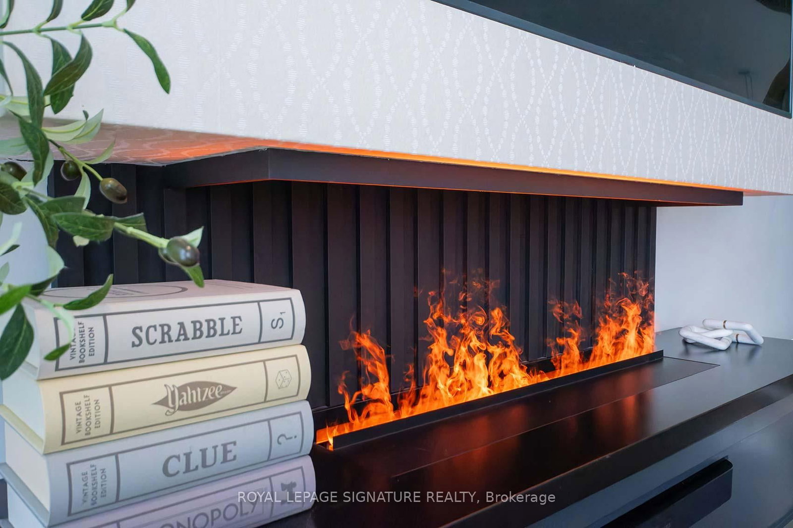 Townhouse sold at 1149 Beachcomber Road, Mississauga, Ontario, L5G 0B4 - Lakeview - MLS: W12735228