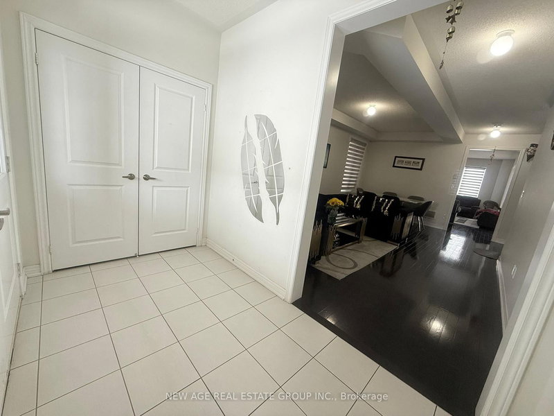 6 Benjamin Thorne Rd S, Brampton, L7A 5C6 | Image 2