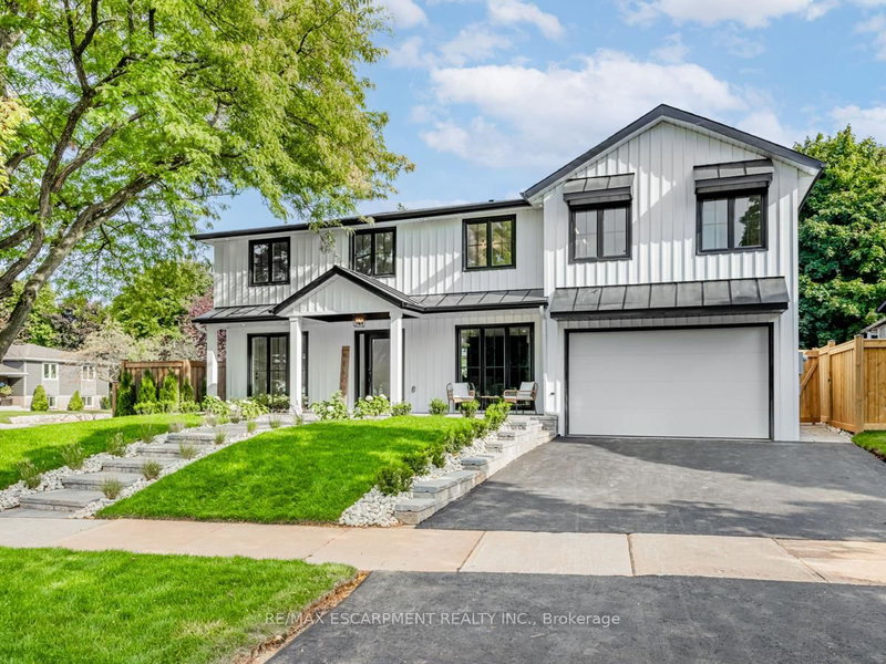2212 Urwin Cres, Oakville, L6L 2T2 | Image 2