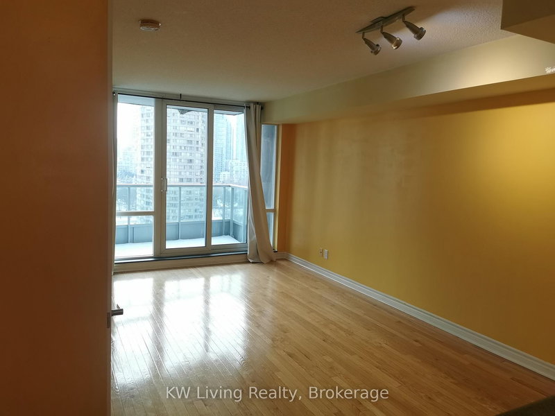 home for lease on 1707-1 Elm Drive W