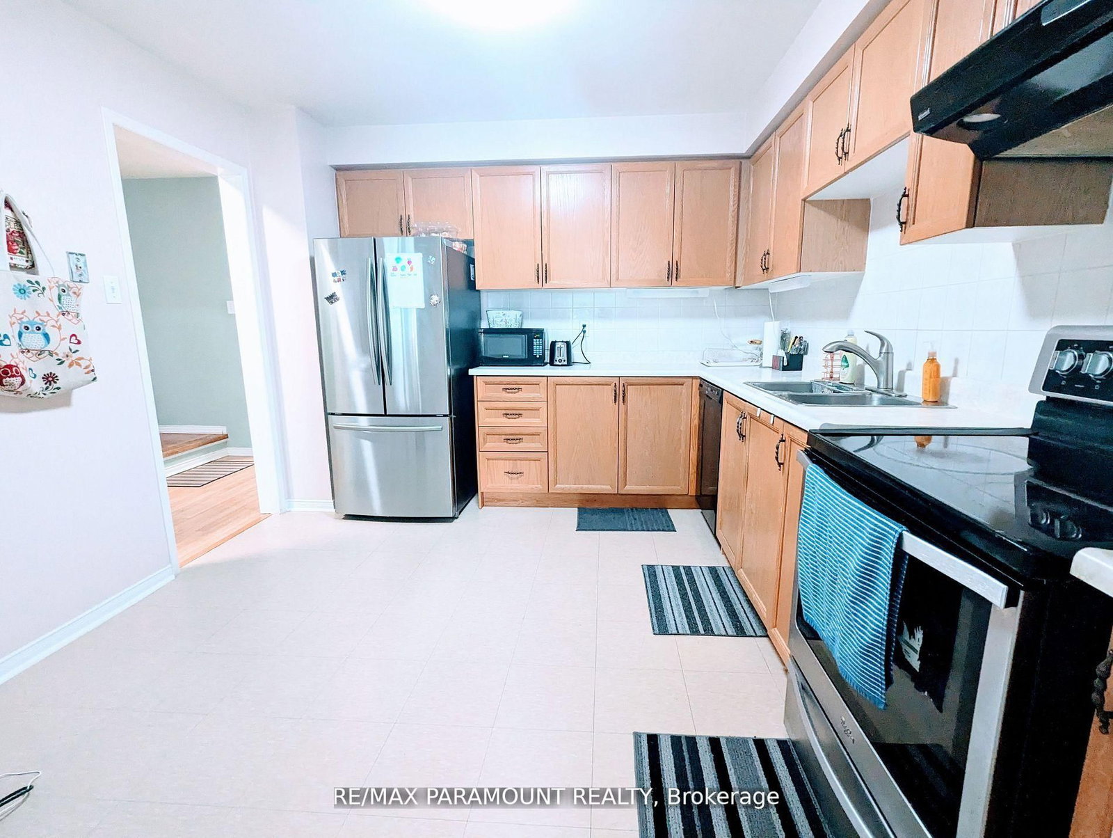 Townhouse for sale at 37 Wickstead Court, Brampton, Ontario, L6R 1N8 - Sandringham-Wellington - MLS: W12736270