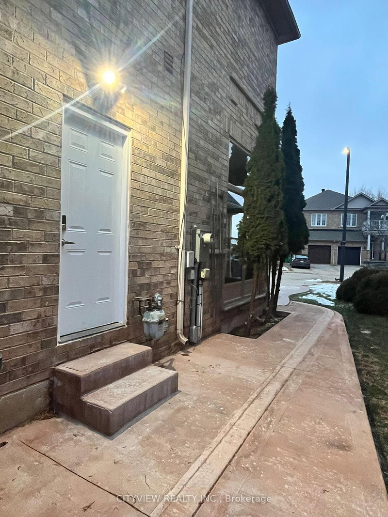 Bsmnt - 3432 Fountain Park Ave, Mississauga, L5M 7E3 | Image 2