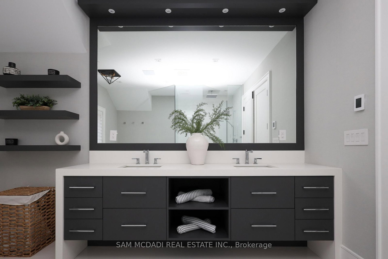 Detached House for sale at 231 Wedgewood Drive, Oakville, Ontario, L6J 4R6 - Morrison - MLS: W12736948