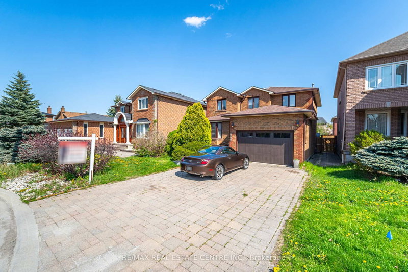 262 Boxmoor Pl, Mississauga, L5B 3L4 | Image 3