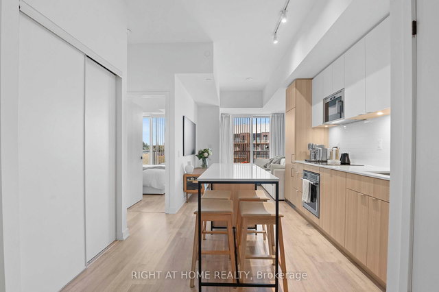 403 - 220 Missinnihe Way