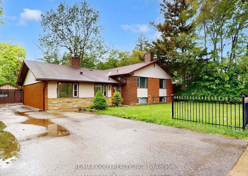 61 Centre St N, Brampton, L6V 1T1 | Image 2