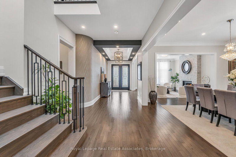 1285 Mineola Gdns, Mississauga, L5G 3Y5 | Image 2