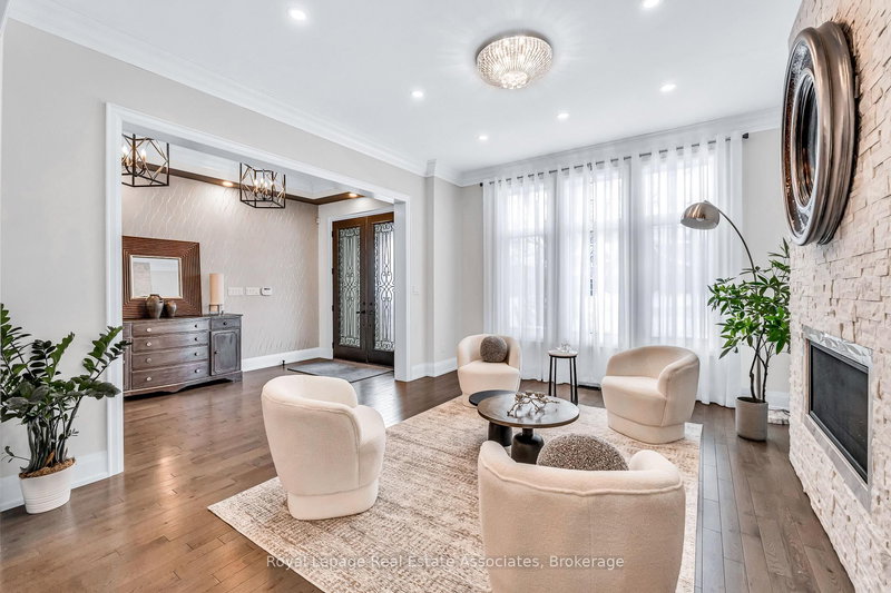 1285 Mineola Gdns, Mississauga, L5G 3Y5 | Image 3